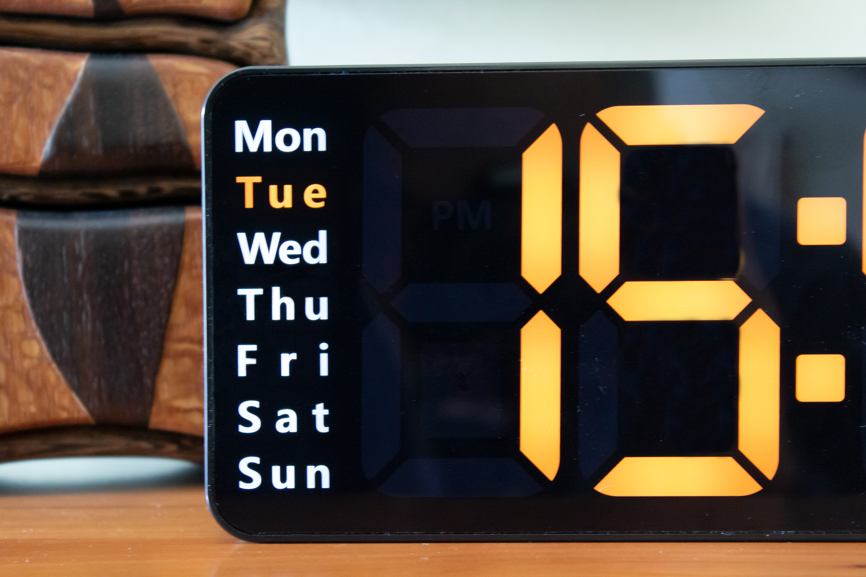 Opis Clock 1 (XL 13'' Arancione e Bianco): Orologio da parete digitale  retrò - Opis Technology