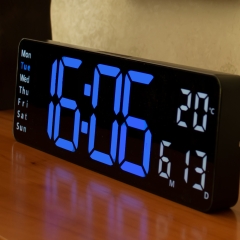 Opis Clock 1 (XL 13'' Blau & Weiß): Farbenfrohe digitale Retrowanduhr