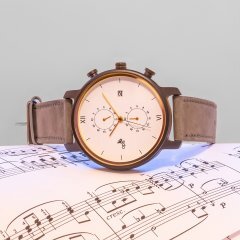 Opis UR-M2: Elegant four quadrant chronograph in wood, metal and leather / Multi-function wood chronograph (Black Sandalwood)