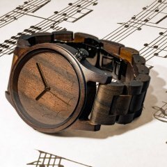 Opis UR-M3, orologi da polso da uomo in legno puro (legno di sandalo nero)