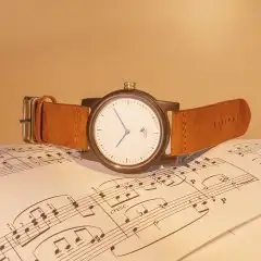 Opis UR-U2: reloj unisex minimalista con caja de madera y correa de cuero para hombre y mujer (Sándalo negro)